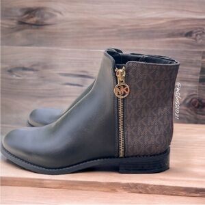 LAST PAIR! Michael Kors Black/Brown Leather Boots Sz 8 BRAND NEW NEVER WORN